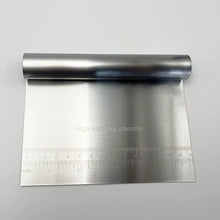 Cargar imagen en el visor de la galería, Scraper y Cortador Elegante en Stainless Steel
